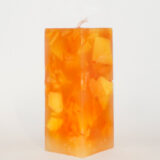 Quadrat Kerze mit Orange-Gelben Crackern