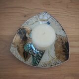 Stumpenkerze mit exklusivem Glas Art Kerzenteller und in Bio-Zellophan verpackt - VERSCHENKT