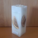 Quadrat Kerze "Augenweide" mit Echtholzstückchen und Teelichteinsatz, 6 x 6 x 16 cm, Recycling-Wachs – Bild 4