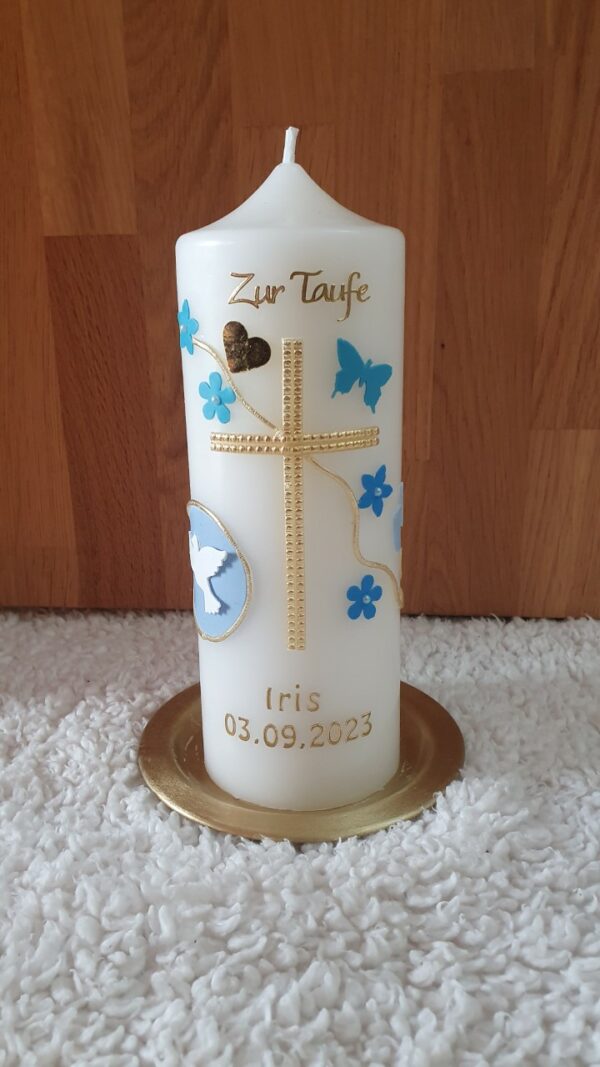Taufkerze "Traum in Blau", Wachsmotive, Kreuz in Gold, Blumen, Herz, Babyfüße, Schmetterling, Taube, 20 x 7 cm, personalisiert, auch in 40x3 und 40x4 erhältlich – Bild 5