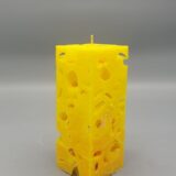 Käsekerze "Löcher wie ein Käse", Gelb, 6 x 6 x 16 cm, ohne Duft! – Bild 3