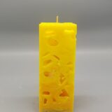 Käsekerze "Löcher wie ein Käse", Gelb, 6 x 6 x 16 cm, ohne Duft! – Bild 4