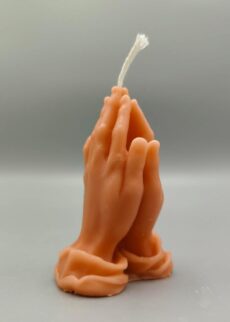 3D Kerze Formen orange, gefaltene Hände
