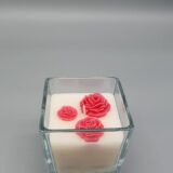 Nachhaltige DUFTKERZE im Glas mit 3 roten Wachsrosen und mit Rosen-Duft