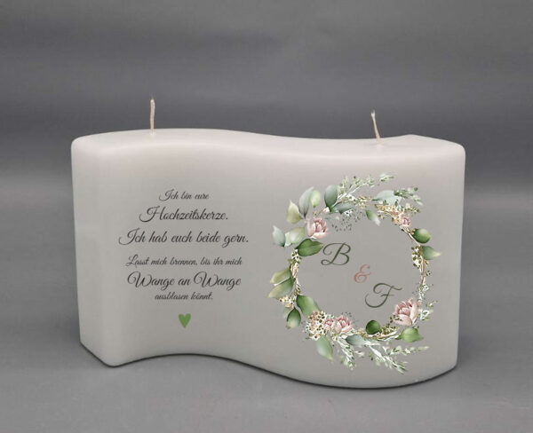 Premium Hochzeitskerze, EXTRA GROSSE WELLE "Grüner Kranz mit Altrosa Blüten und Initialen",  26 x 15 x 4,5 cm, leicht glänzende Oberfläche, Druckmotiv, mit Trauspruch, personalisiert