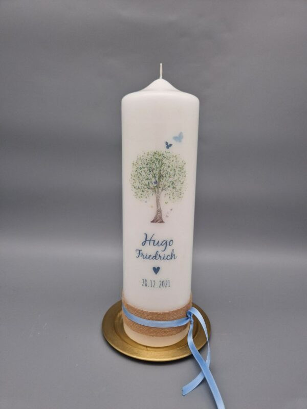 Taufkerze Junge "Lebensbaum mit blauen Schmetterlingen", 25 x 7 cm, Druckmotiv, mit schönen Bändern, personalisiert - gibt es für Mädchen in anderen Farben – Bild 3