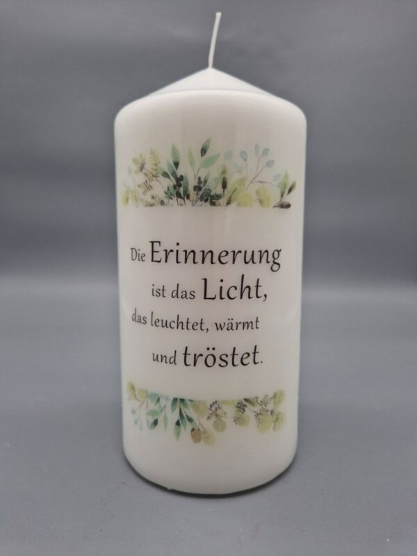 Trauerkerze "Zwei Blätterbordüren" Spruch: "Die Erinnerung ist das Licht, das leuchtet, wärmt und tröstet.", 20 x 10 cm, Druckmotiv, OHNE Personalisierung