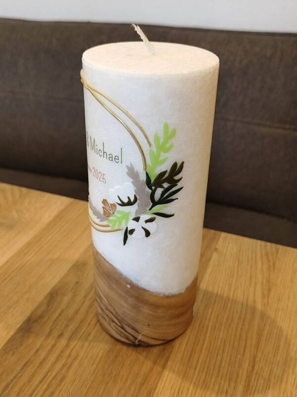 Hochzeitskerze mit ECHTHOLZSTÜCK und wahlweise Teelicht oder Docht "Goldrahmen & Greenery", 20 x 8 cm, Kombination aus aufwendigen Wachsmotiv und Druck, Stearin, personalisiert – Bild 5