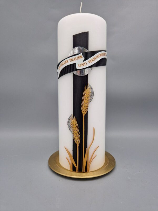 Trauerkerze exklusiv "Kreuz und Ähren", 25 x 8 cm, schöner Trauerspruch, Wachsmotiv aufwendig und edel gestaltet, Vorname senkrecht geschrieben möglich – Bild 3