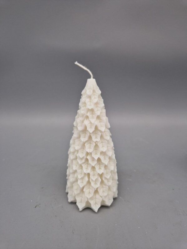 Nachhaltige Tannenbaum Kerze, 10 x 5 cm, aus Recycling-Wachs, Weiss - verschenkt
