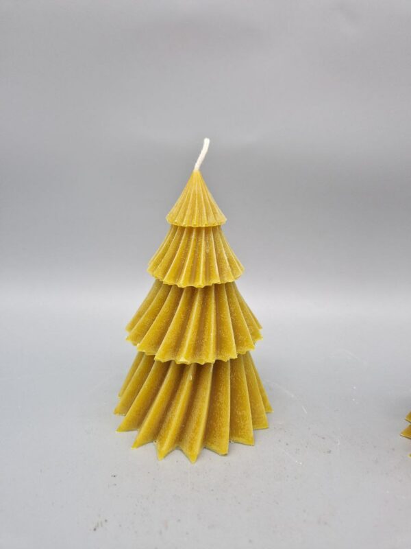 Nachhaltige Bienenwachs Weihnachtsbaum Kerze, 11 x 8 cm, aus Recycling-Bienenwachs