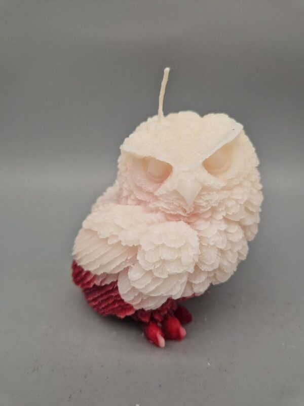3D Kerze: "Eule", sehr detailgetreu, Creme mit Weinrot, 8 cm hoch, nachhaltig aus Recyclingwachs, Handarbeit