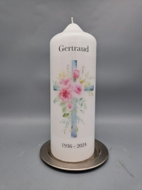 Trauerkerze "Kreuz mit Rosa Rosen und dekorativen Blättern", 20 x 8 cm, Druckmotiv, personalisiert