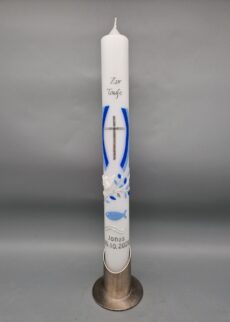 Taufkerze Junge "Tres Chic mit christl. Design", Blauen Bögen, Kreuz, Fisch, Wasser, Taube, Bätterranke", 40 x 4 cm, Silber, Wachsmotive, personalisiert