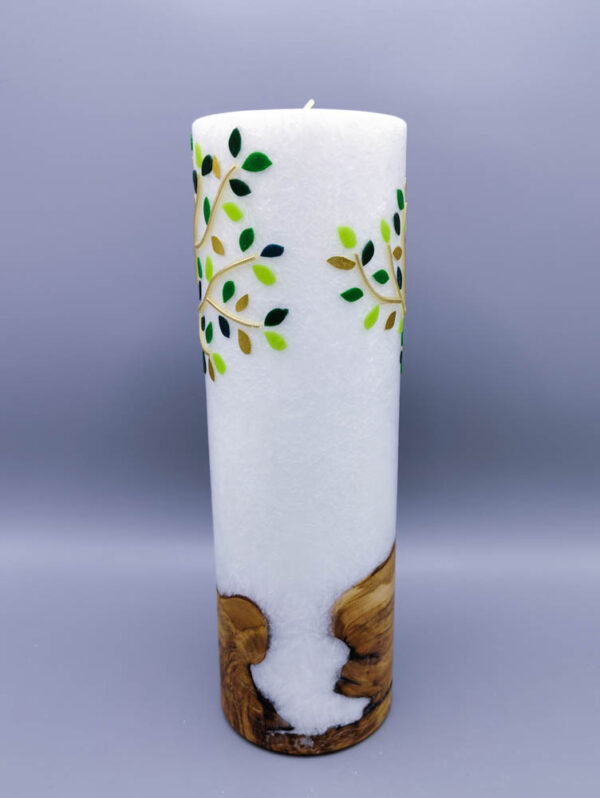 Premium Taufkerze mit Echtholzstück und Teelichteinsatz "Grün-Goldener Lebensbaum", Wachsmotiv, 25 x 8 cm, Stearin, das Motiv geht rund um die Kerze, personalisiert – Bild 3