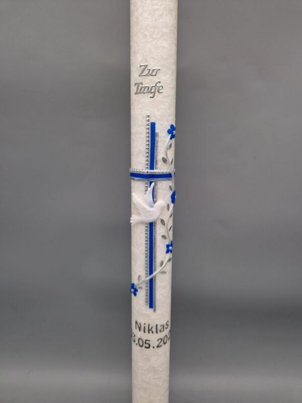 Taufkerze de Luxe aus STEARIN Wachs mit Kristall-Optik für Jungen "Mittelblau-Silbernes Kreuz, Blätterranke", 40 x 3 cm, Wachsmotive", personalisiert - auch in Rosa erhältlich