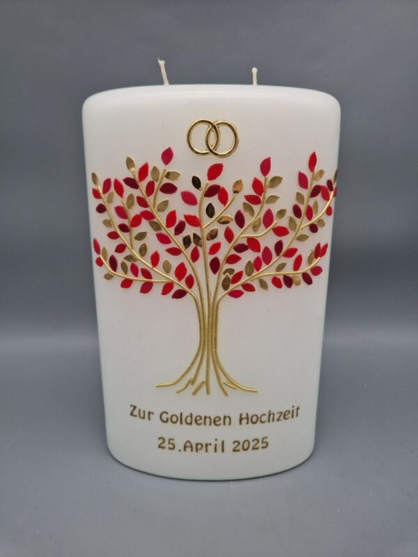 Premium Ovale Kerze mit 2 Dochte zur Goldenen Hochzeit "Lebensbaum in Gold mit Blättern in Rottönen", 25 x 15 x 7 cm, "Zur Goldenen Hochzeit" und Datum in Gold
