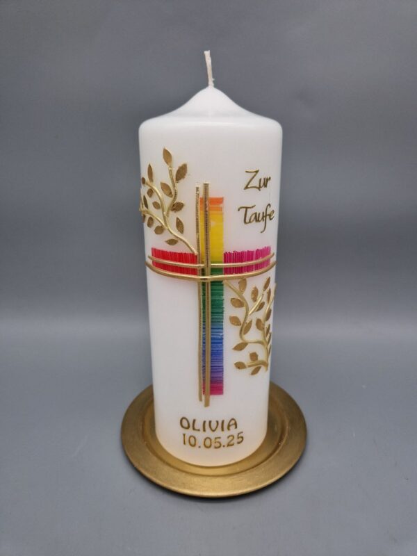 Premium Taufkerze, Kommunionkerze "Willkommen Liebling", 20 x 7 cm, Wachsmotive, Kreuz in Regenbogen-Farben, Blätterranke, personalisiert