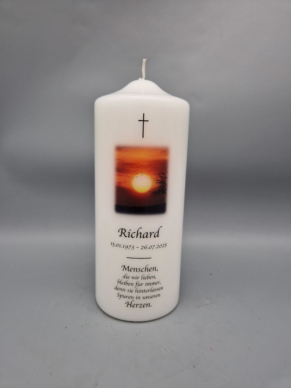 Trauerkerze "Sonnenuntergang" Spruch: Menschen, die wir lieben, bleiben für immer, denn Sie hinterlassen Spuren in unseren Herzen", 20 x 8 cm, Druckmotiv, personalisiert – Bild 5