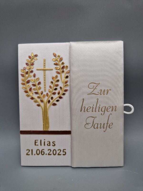 TAUFBRIEF als Ergänzung zur Taufkerze, trägt das gleiche Motiv wie die Taufkerze, für Wachs- und Druckmotive möglich, Aufschrift "Zur heiligen Taufe" in Gold/Silber, innen schöner Taufspruch, in Klappbox mit Klarsichtfenster, personalisiert, schönes Geschenk der Taufpatin_en, - 8 Beispiele in der Produktgalerie – Bild 15