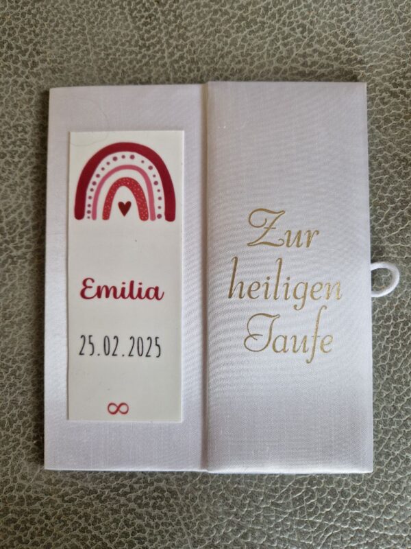 TAUFBRIEF Ergänzung zur Taufkerze, trägt das gleiche Motiv wie die Taufkerze, für Wachs- und Druckmotive möglich, Aufschrift "Zur heiligen Taufe" in Gold/Silber, innen schöner Taufspruch, in Klappbox mit Klarsichtfenster, personalisiert, schönes Geschenk der Taufpatin_en, - 8 Beispiele in der Produktgalerie – Bild 14