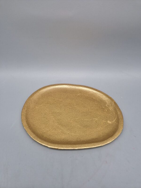 Edler Kerzenteller, ungleichmäßig oval geformt, in Gold, aus Aluminium, 16,5 x 14 x 0,5 cm - für Stumpenkerzen mit Durchmesser 7 oder 8 cm – Bild 2