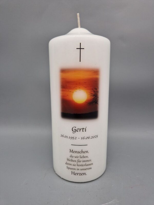 Trauerkerze "Sonnenuntergang" Spruch: Menschen, die wir lieben....", 20 x 8 cm, Druckmotiv, personalisiert – Bild 2