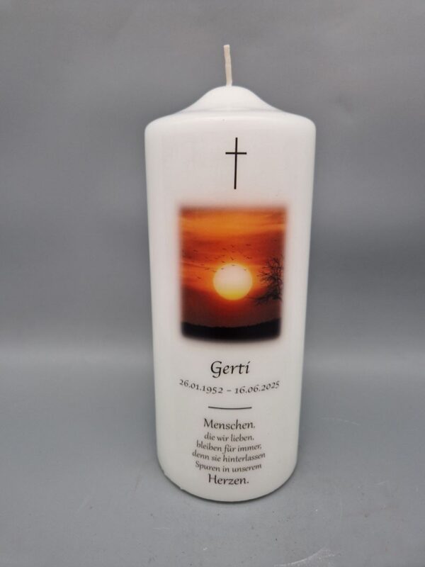 Trauerkerze "Sonnenuntergang" Spruch: Menschen, die wir lieben....", 20 x 8 cm, Druckmotiv, personalisiert – Bild 3