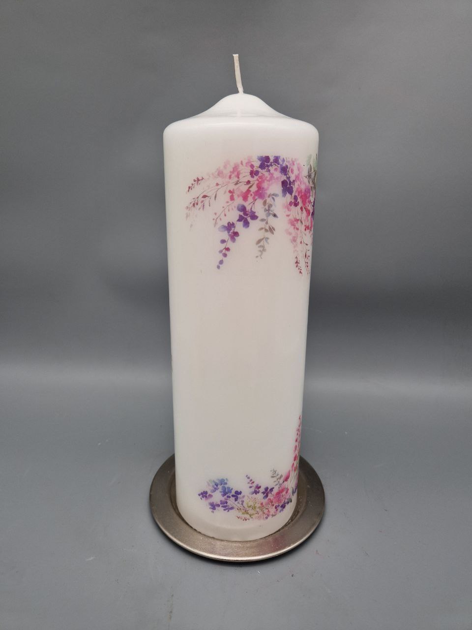 PREMIUM Hochzeitskerze "Rosa-Lila Print Blütentraum", 25 x 8 cm, Druckmotiv, Blumen auch seitlich auf der Kerze, personalisiert in Lila oder Pink – Bild 3