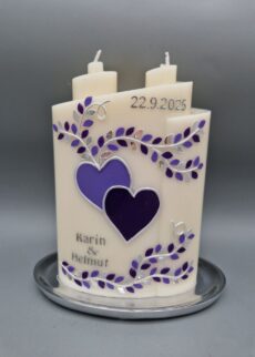 NACHHALTIGE Hochzeitskerze "Lila Herzen mit Gold", Ellipse mit 2 Dochte, 17 x 13 x 6 cm, Wachsmotive, Recyclingwachs, personalisiert