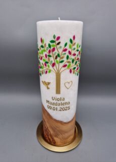 Premium Taufkerze mit Echtholzstück und Teelichteinsatz "Goldener Lebensbaum mit Blättern in Grüntönen und Brombeer", Wachsmotiv, 25 x 8 cm, Stearin, das Motiv geht rund um die Kerze, personalisiert