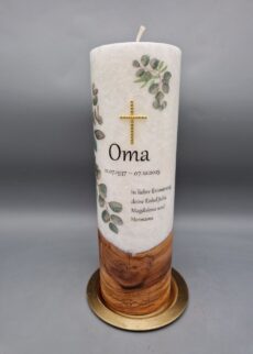 Superior Trauerkerze mit ECHTHOLZSTÜCK und Docht "Eukalyptus-Ranken Oma und Enkerl", 25 x 8 cm, Druckmotiv mit Wachs-Kreuz, personalisiert