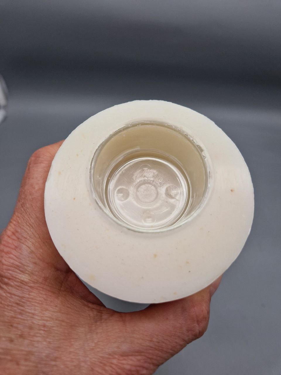 UNIKAT: NACHHALTIGE Stumpenkerze mit TEELICHTEINSATZ, 25 x 7,8 cm, aus Recycling-Wachs, Elfenbein - Stylische BESONDERHEIT: Teelichteinsatz am Rand! 3 FOTOS – Bild 2