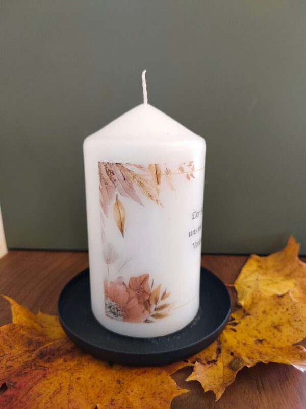 Herbstkerze mit Blätterdekor, 12 x 8 cm, Druckmotiv – Bild 2