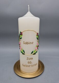 Stumpenkerze zum 60. Geburtstag "Blütenrausch", 20 x 7 cm, Wachsmotiv, Perlen, Recycling-Wachs, personalisiert