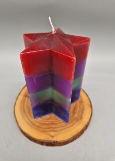 Nachhaltige Sternkerze "Farbenzauber Rot/Lila/Grün/Blau", 10 x 7,5 cm, Recycling-Wachs