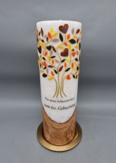 Kerze mit ECHTHOLZSTÜCK und Teelicht-Einsatz zum 60. Geburtstag deiner Schwester "Herzen und Blätter in warmen Erdtönen", 25 x 9 cm, Stearin mit Kristalloptik, Wachsmotiv mit Druck kombiniert