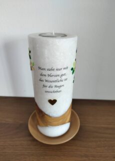 Superior Hochzeitskerze mit ECHTHOLZSTÜCK und Teelichteinsatz "Lebensbaum Liebe", 20 x 8 cm, Stearin mit Kristall-Optik, goldener Lebensbaum, Blätter in Gold und Grüntönen, Wachsmotive, personalisiert, 8 Fotos