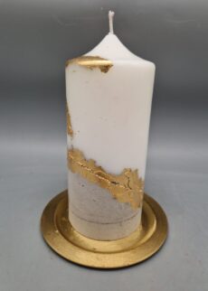 Weihnachtskerze mit BETONSOCKEL und Gold-Design", stylisch, 15 x 7 cm, rundherum ein anderer spannender Anblick, Recycling-Wachs, UNIKAT