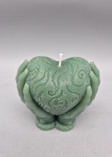 3D-Kerze "Dein Herz in meinen Händen", 8 x 8 x 5, Salbei, Recycling-Wachs