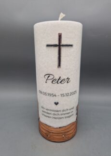Permium Trauerkerze mit ECHTHOLZSTÜCK und Docht "Wachskreuz und gedrucktem Text", 20 x 8 cm, langer Trauerspruch, personalisiert