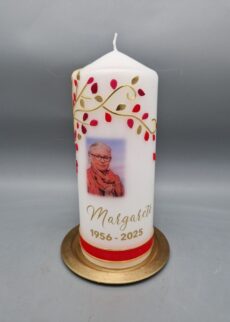 Premium Trauerkerze "Foto und Goldene Zweige mit Blättern in Rottönen", 20 x 8 cm, Kombination aus gedrucktem Foto und Zweigen aus Wachs, personalisiert