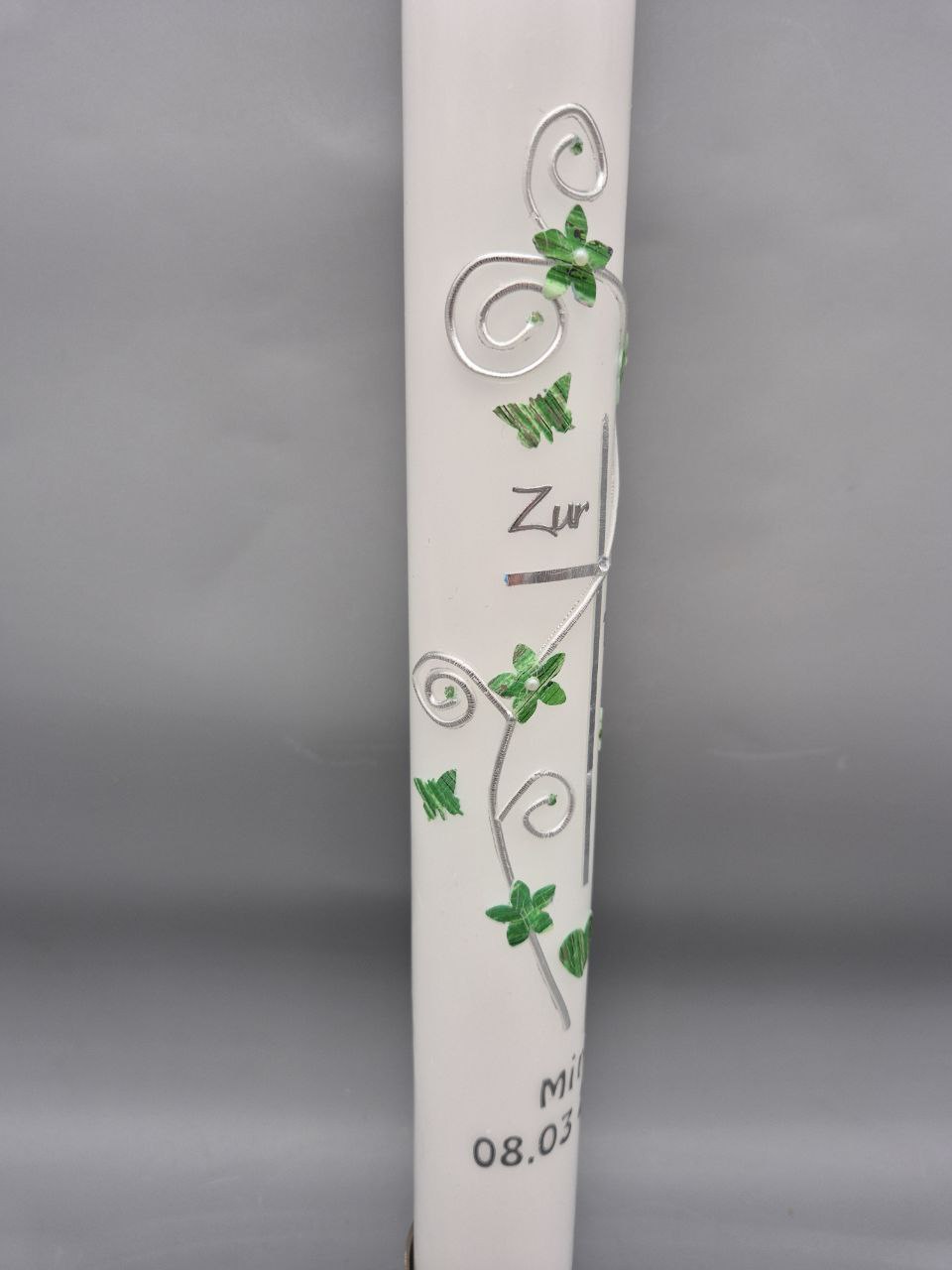 Taufkerze "Grün marmorierte Blümchen und Schmetterlinge", 40 x 4 cm, Herz, Babyfüße, Kreuz Silber, Wachsmotive, personalisiert – Bild 7