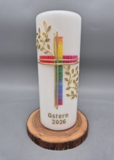 Osterkerze 2026 "Frohe Botschaft", 20 x 7 cm, Wachsmotiv, Aufschrift: Ostern 2026