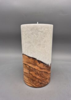 Stumpenkerze mit ECHTHOLZSTÜCK und Teelichteinsatz, 15 x 8 cm, aus Stearin mit Kristall Optik