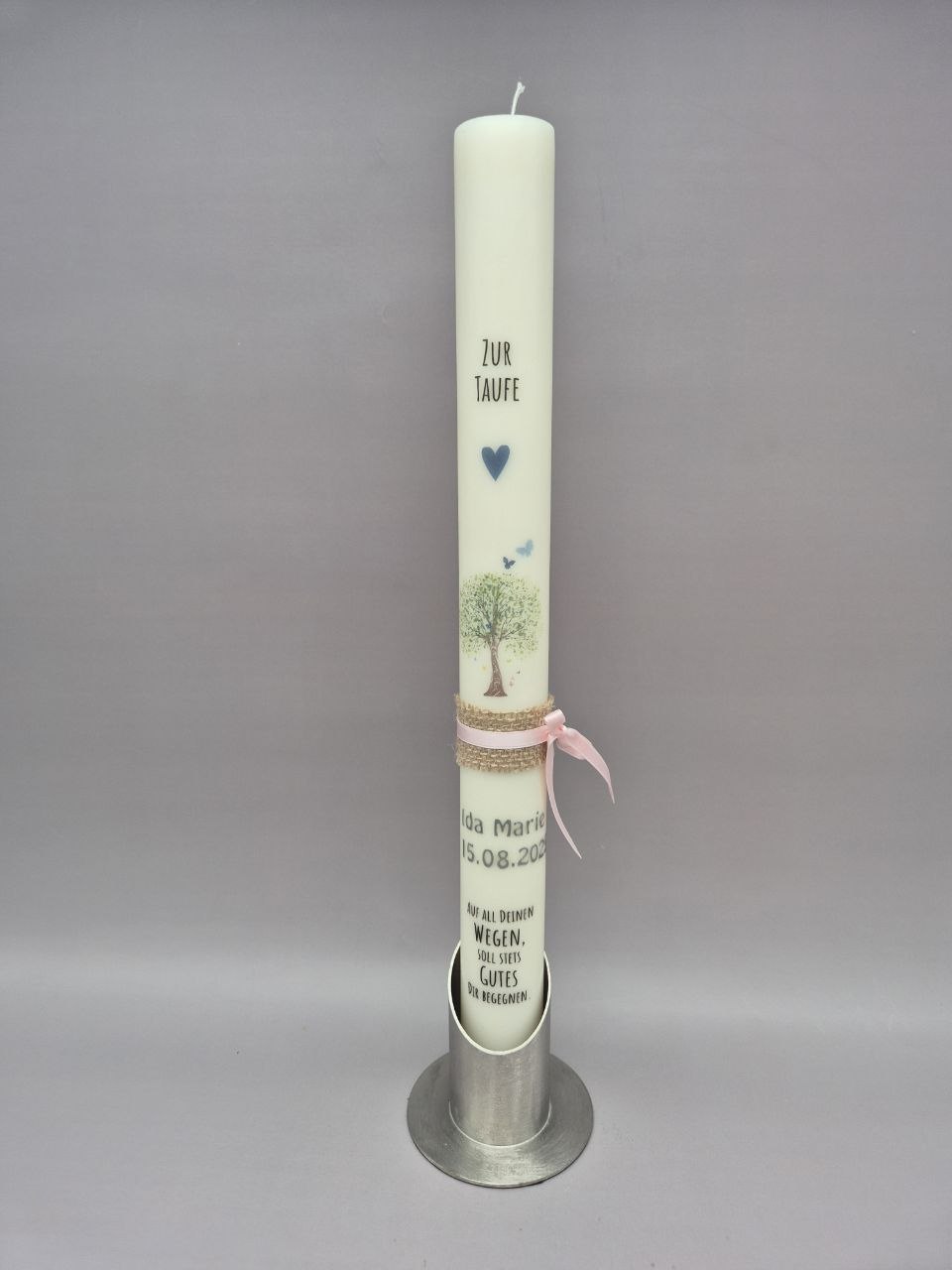 NACHHALTIGE Taufkerze Mädchen "Lebensbaum", 40 x 3,5 cm, Druckmotiv, mit Taufspruch, mit hübschen Bändern, personalisiert in Silber – Bild 2