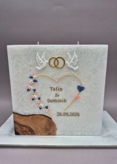 Superior Hochzeitskerze mit ECHTHOLZSTÜCK und 2 Teelicht-Einsätzen "Goldenes Herz mit Blättern in Apricot und Blau und weißen Blumen", 20 x 20 x 7 cm, Wachsmotiv, Stearin mit Kristall-Optik, personalisiert
