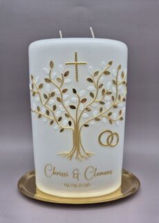 Ovale Hochzeitskerze mit 2 Dochte "Kreuz, Eheringe und Lebensbaum in Gold mit Weiß", 22/15/7 cm, Wachsmotiv, Personalisierung als Druck in Gold