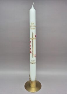 Taufkerze für Mädchen "Goldenes Kreuz und Blätterranke mit Blümchen in Rosetönen", 40 x 3 cm, Aufschrift: Zur heiligen Taufe, Wachsmotiv, personalisiert