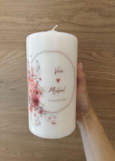 Hochzeitskerze "Edles, rotes Blütenbouquet mit Polygon-Rahmen", 20 x 10 cm , Druckmotiv, personalisiert